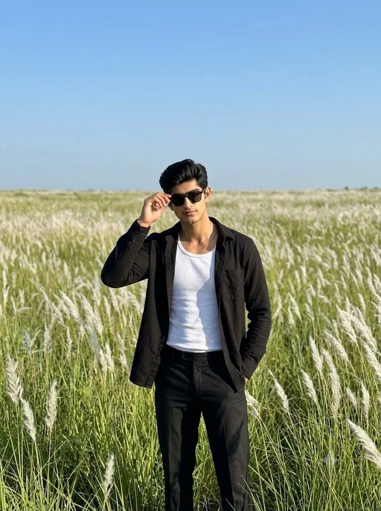 Sun-Drenched Minimalism: The Golden Hour Portrait